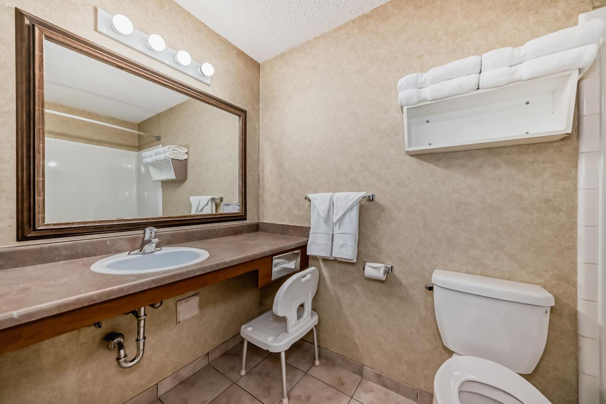 Stony Plain Inn & Suites Kültér fotó
