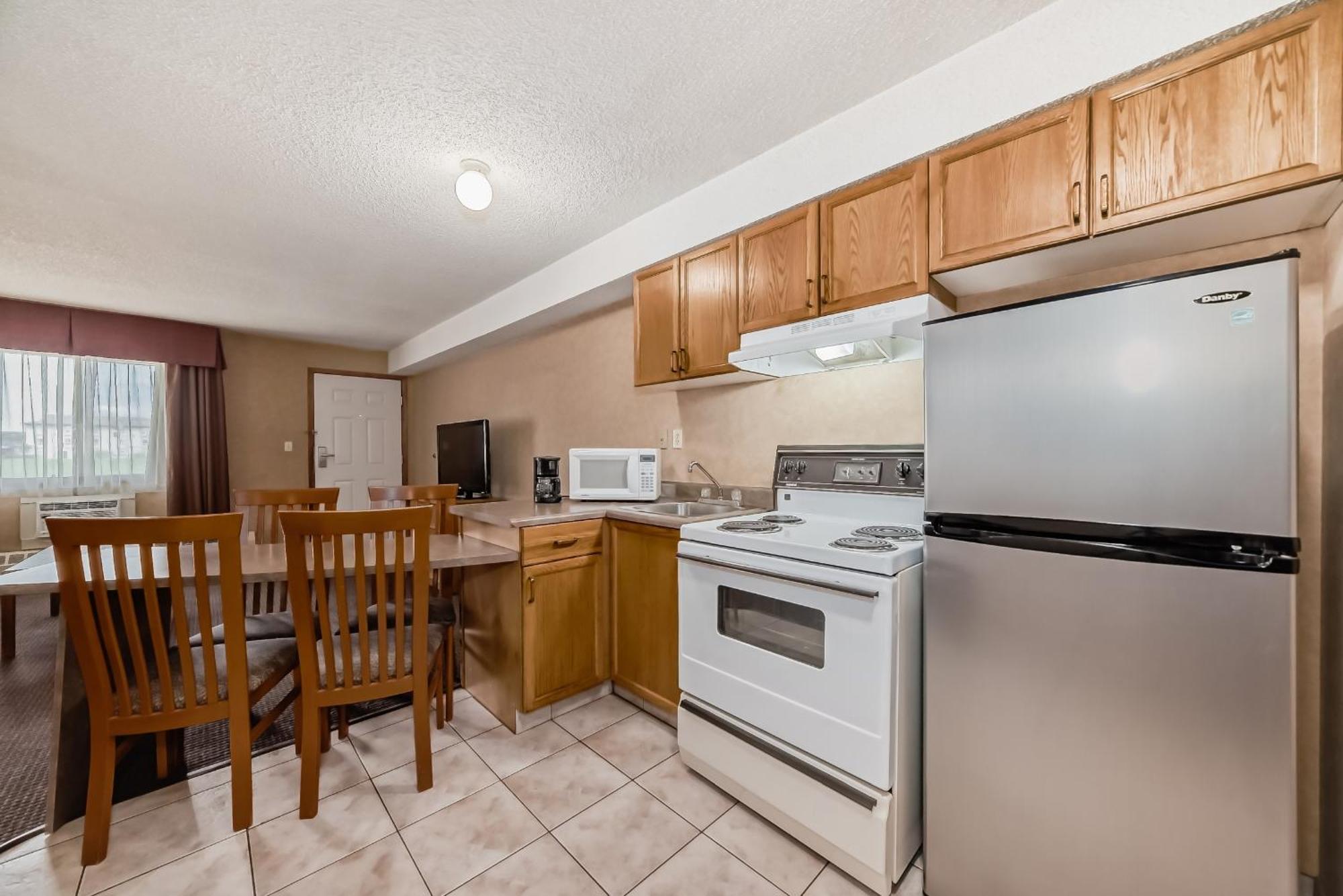 Stony Plain Inn & Suites Kültér fotó