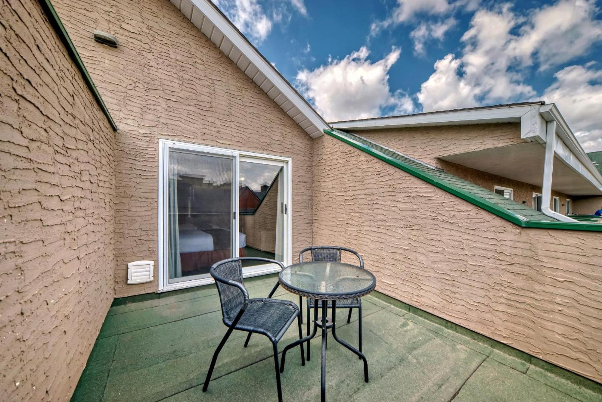 Stony Plain Inn & Suites Kültér fotó