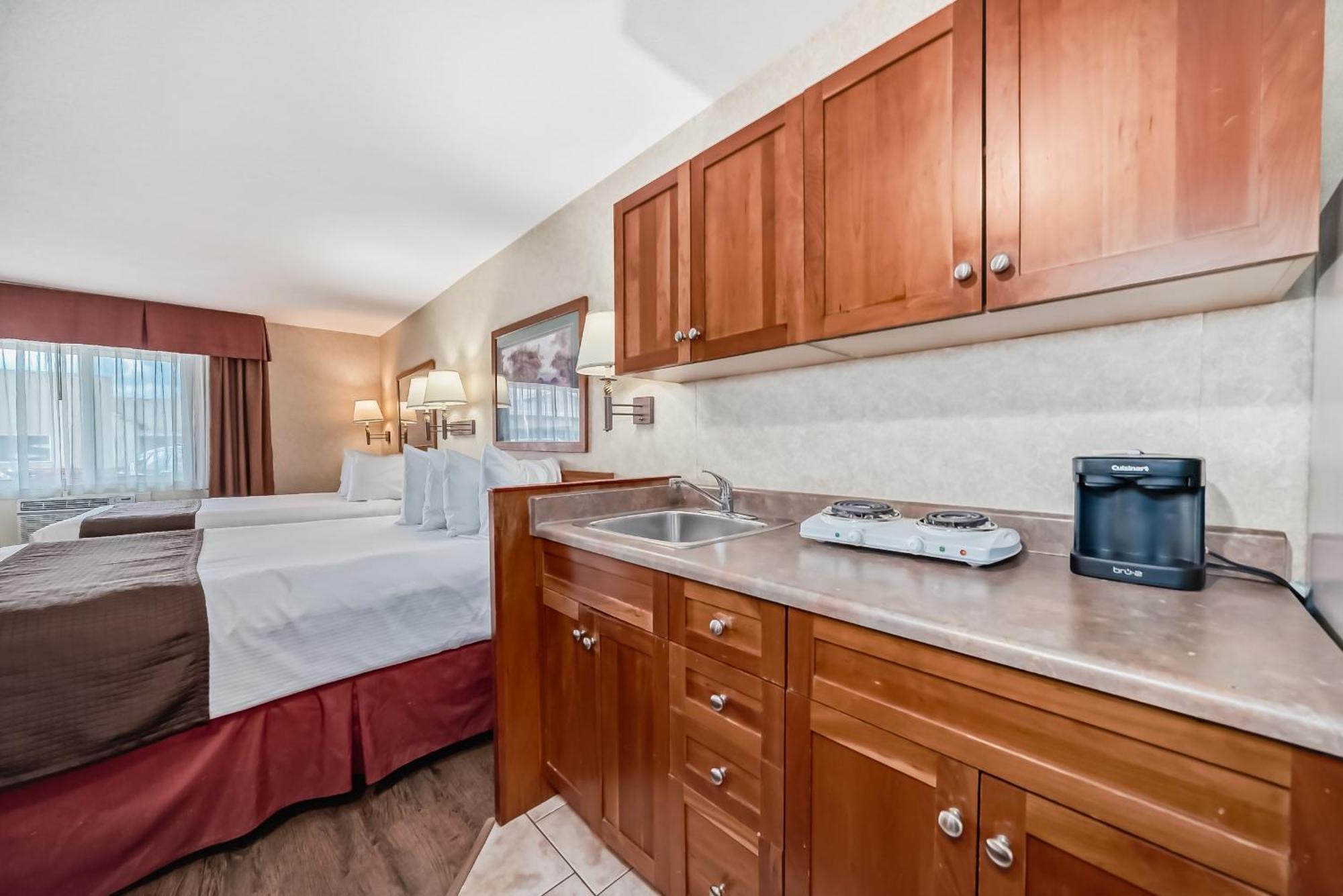 Stony Plain Inn & Suites Kültér fotó