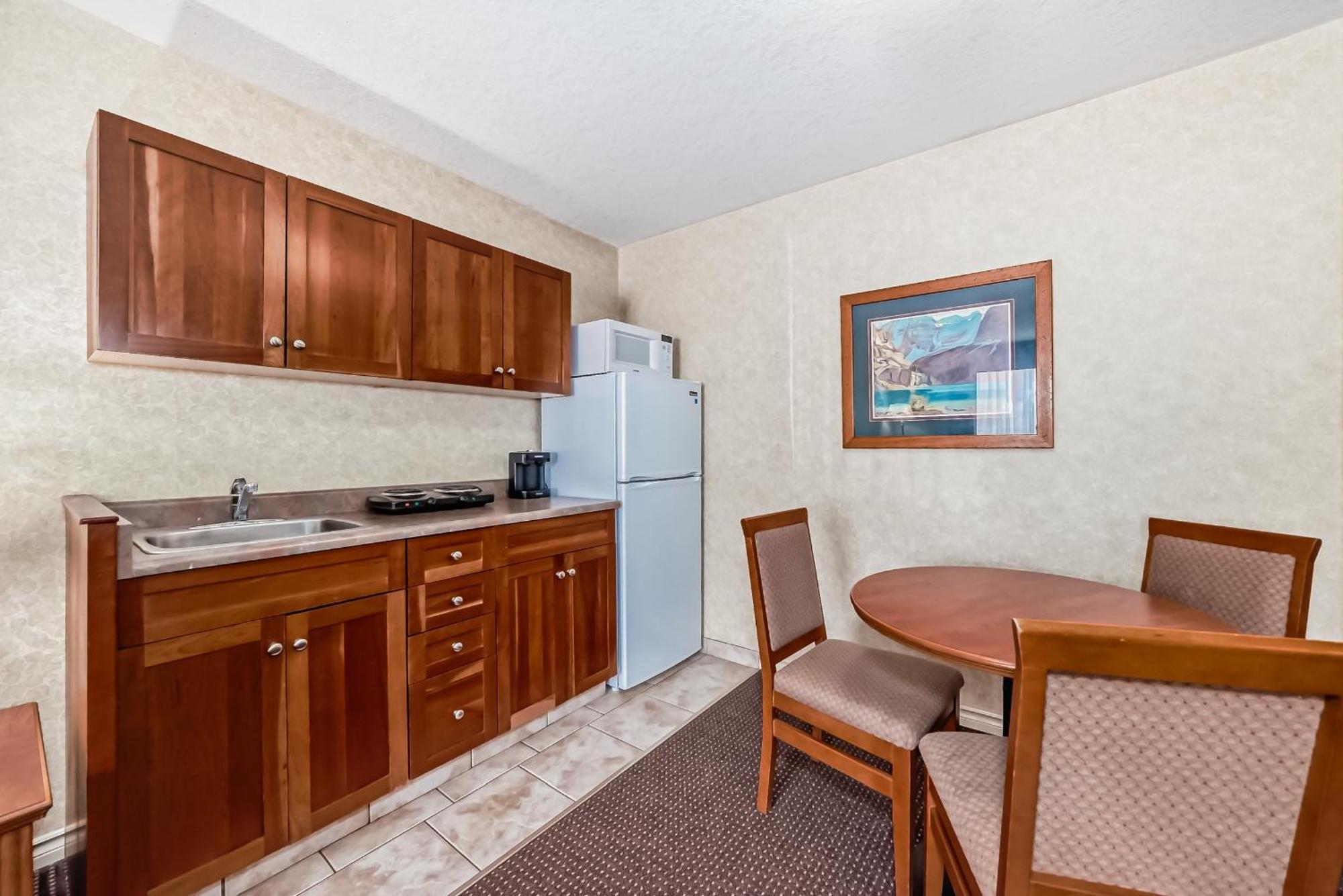 Stony Plain Inn & Suites Kültér fotó