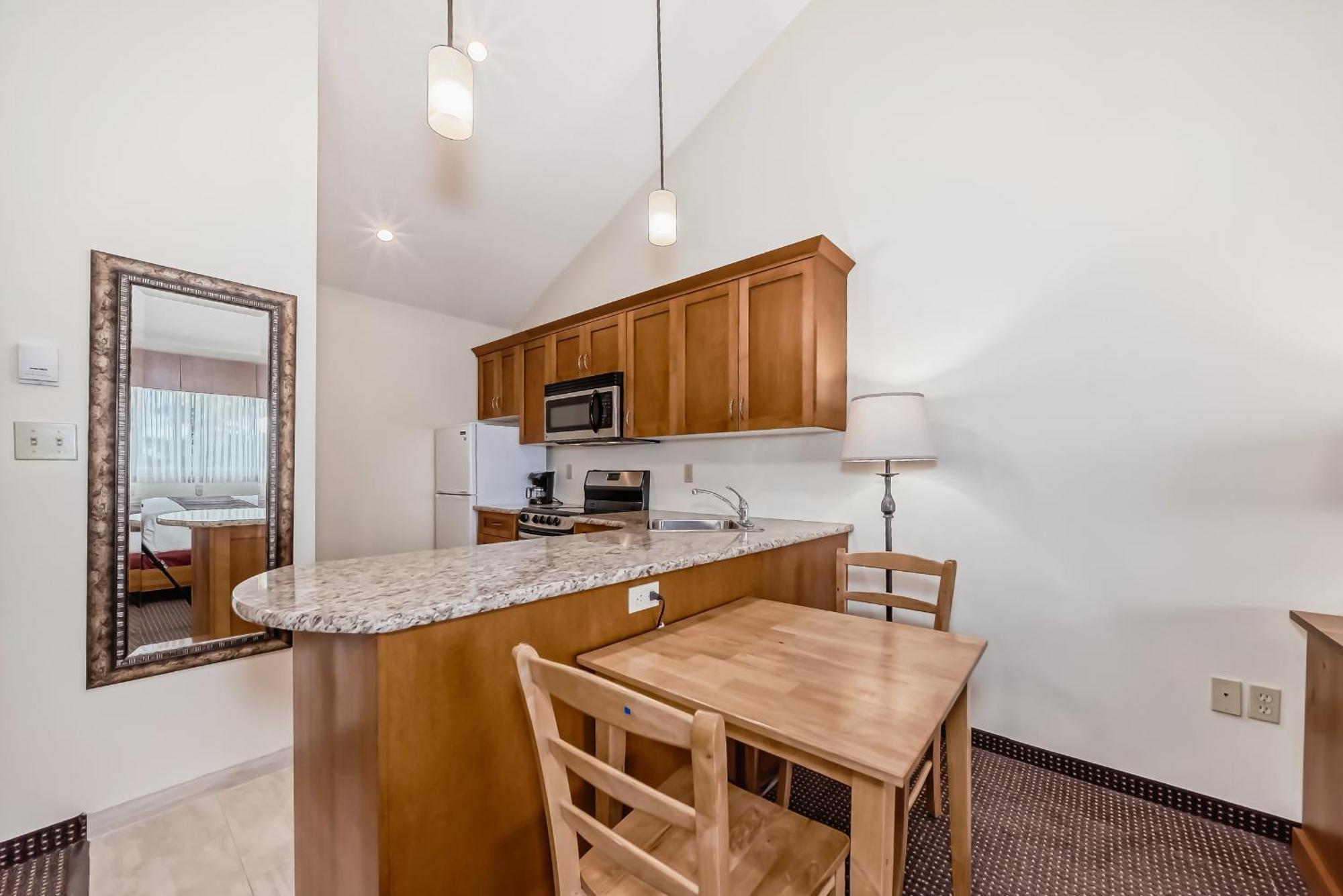 Stony Plain Inn & Suites Kültér fotó