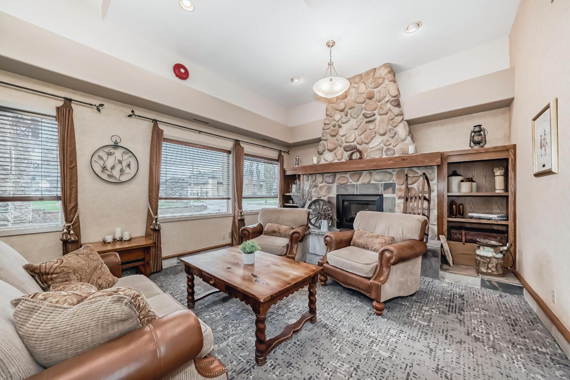 Stony Plain Inn & Suites Kültér fotó