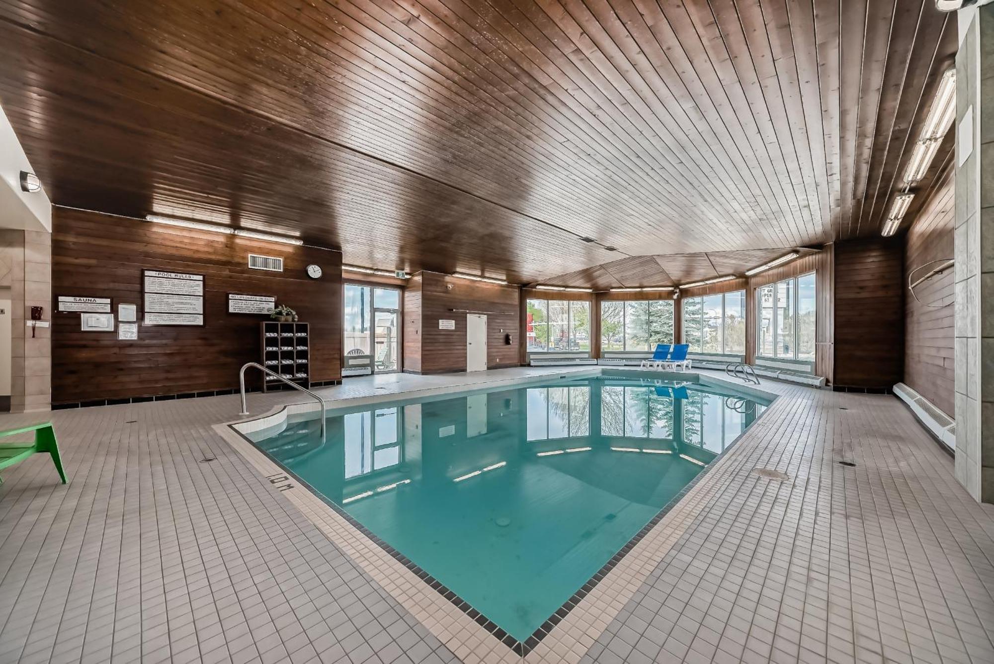 Stony Plain Inn & Suites Kültér fotó