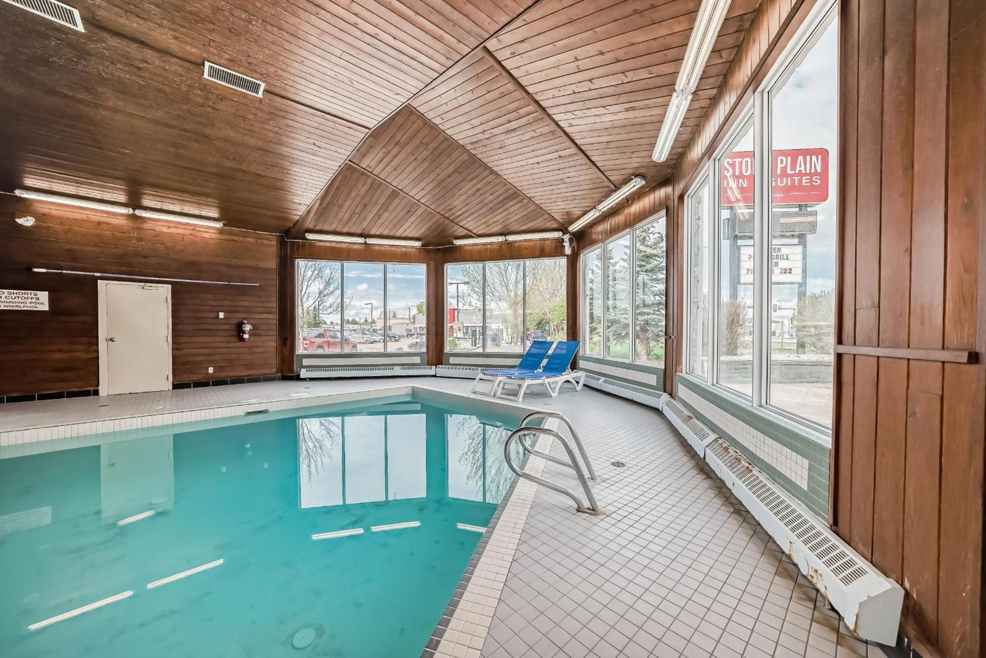 Stony Plain Inn & Suites Kültér fotó